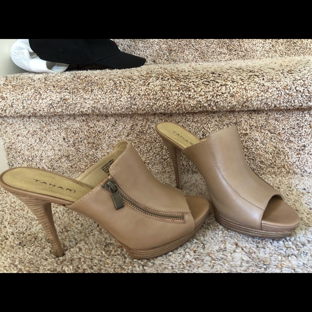 Tahari 8.5 high heels 👠. Very comfortable